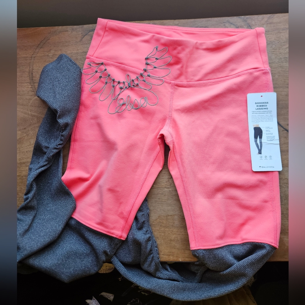 NWT Alo Goddess Women's Vibrant Coral and Gray Leggings Sz.M